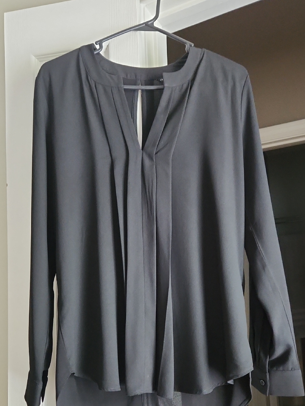 Ann Taylor Women’s Black Pleated Long-Sleeve Blouse